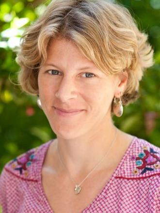 Portrait of Dr Lisa Schipper