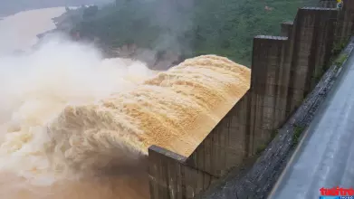 Water pouring from a damn