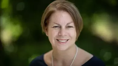 Dr Lisa Holmes